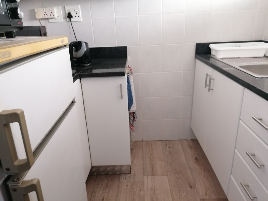 To Let 1 Bedroom Property for Rent in Humewood Eastern Cape